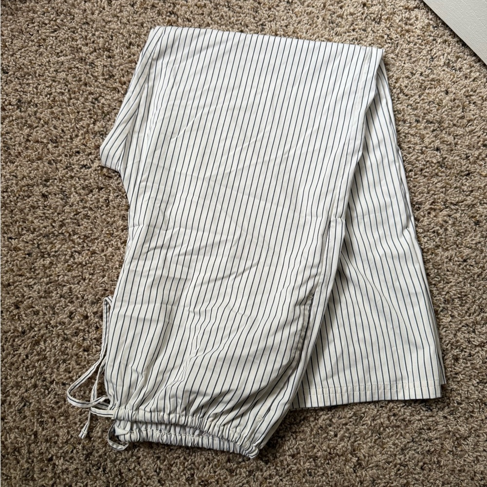 American Eagle Outfitters White and Blue Striped Pants